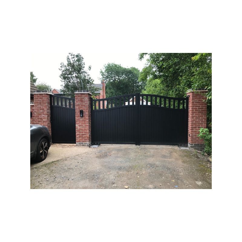 DOUBLE DRIVEWAY GATE CURVED TOP 3250 x 1600mm VERTICAL MIXED INFILL BLACK RMG005DG-15