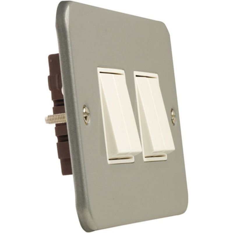 CLICK CL019 4-GANG 2 WAY CLAD SWITCH 10a