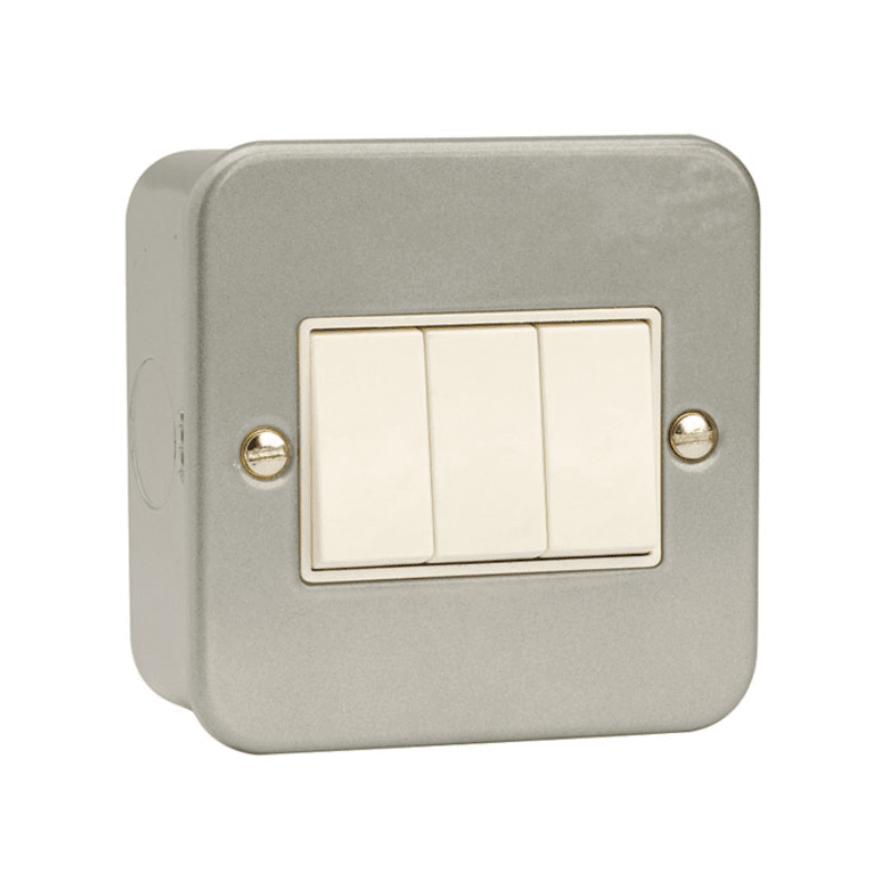CLICK CL013 3-GANG 2 WAY CLAD SWITCH 10a