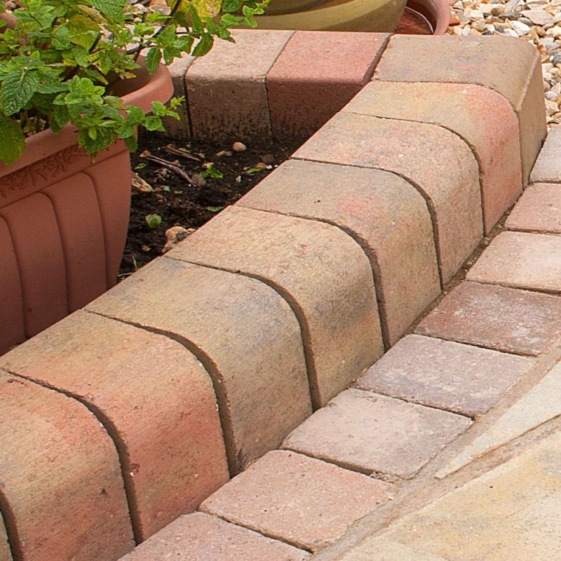 BRETT HIGH KERB CORNER HALF BATTERED 150 x 150 x 200mm AUTUMN GOLD HCHBAG