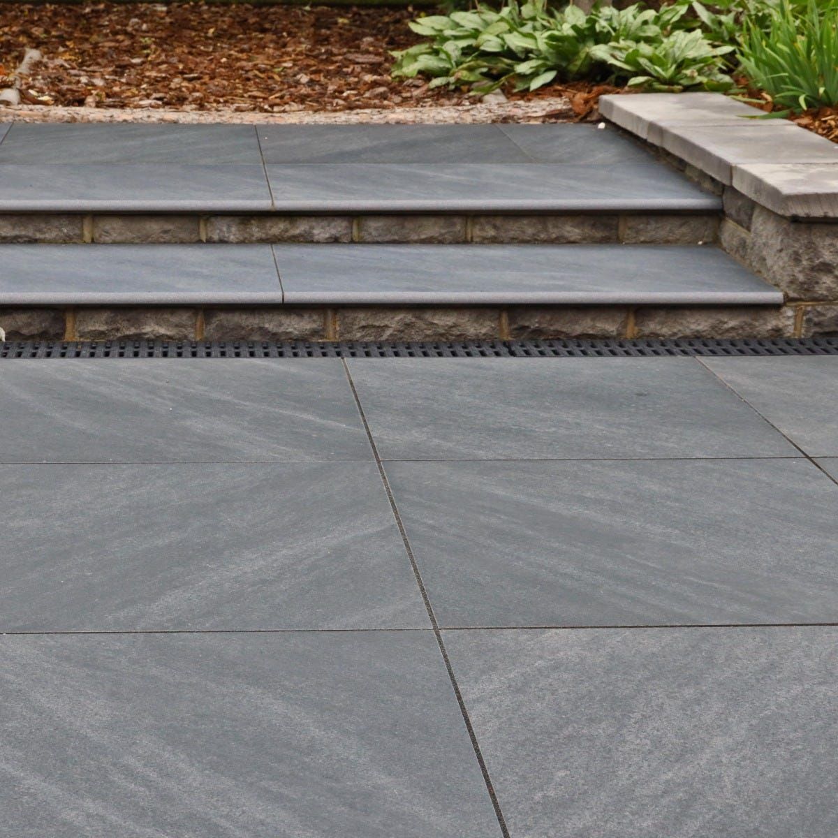 BRADSTONE MODE PORCELAIN PROFILED STEP 900 x 450 x 20mm GRAPHITE 22748