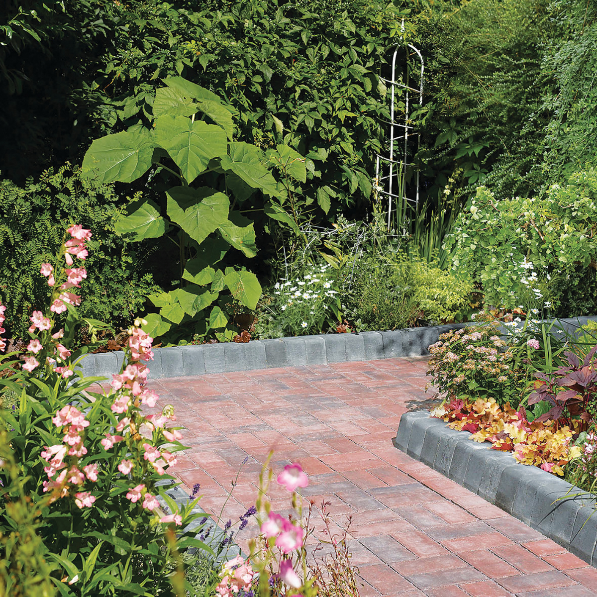 BRADSTONE HALF BATTERED INTERNAL ANGLE LARGE KERB CHARCOAL 40408