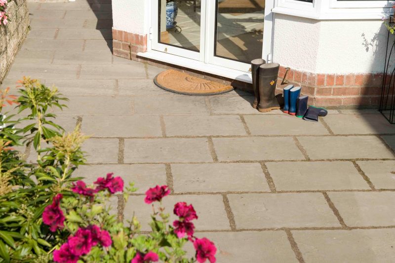 BOWLAND STRATFORD MEWS PAVING 600 x 300 x 45mm ANTIQUE GREY C74AG104