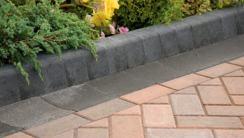 MARSHALLS ROAD KERB HALF BATTERED ANGLE 125 x 255mm EXTERNAL RK5100000