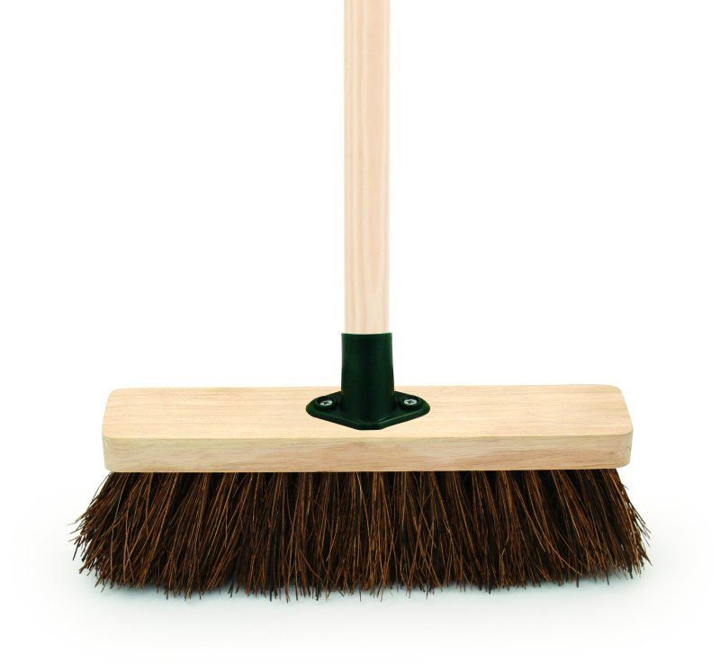 CB BASS BROOM WITH BRACKET & WOODEN HANDLE 11.5 x 48" F.10/BKT/F4