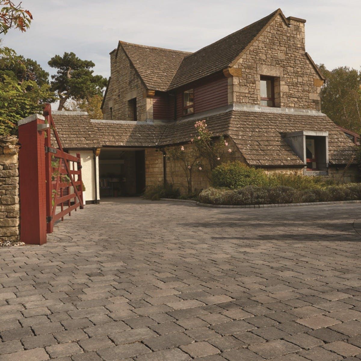 BRADSTONE WOBURN RUMBLED INFILTA 134 x 134 x 60mm GRAPHITE 48239 (NEW)