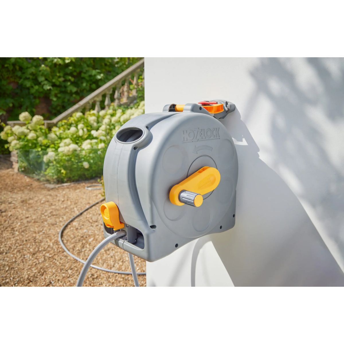 HOZELOCK 2415 2-IN-1 COMPACT ENCLOSED REEL WITH 25m STARTER HOSE