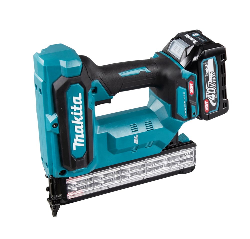 MAKITA FN001GD202 40v MAX XGT 18 GAUGE BRAD NAILER WITH 2 x 2.5ah LI-ION BATTERIES