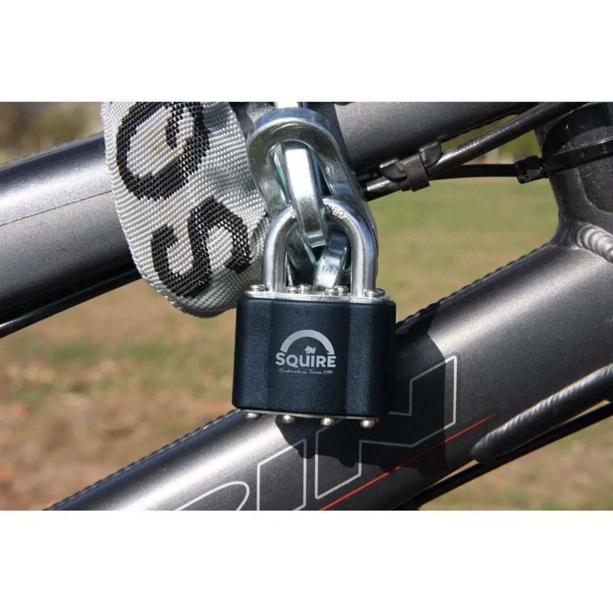 SQUIRE LAMINATED PADLOCK INCLUDING CHAIN 51 x 915mm 3936