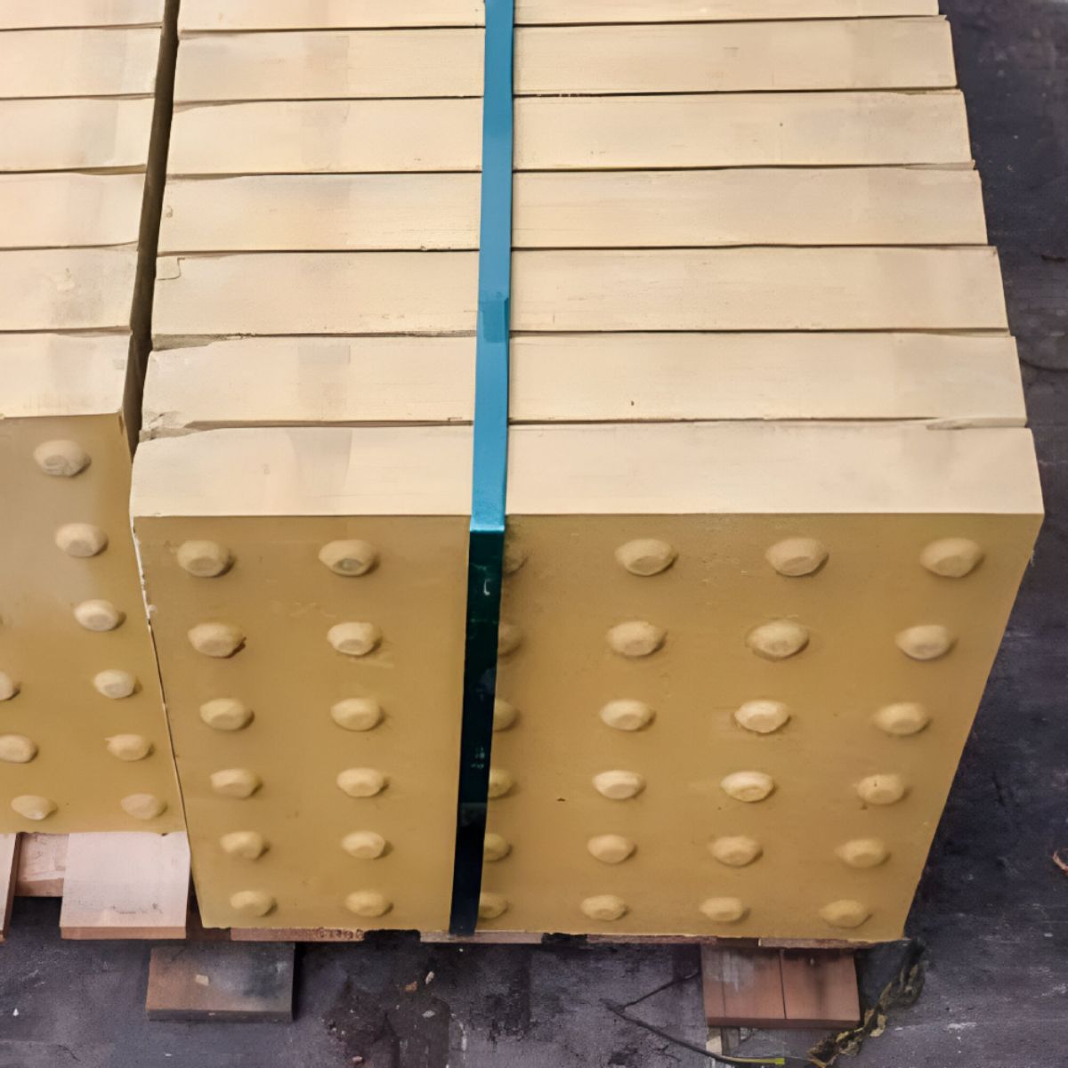 EATON TACTILE BLISTER SLAB BUFF 400 x 400 x 50mm