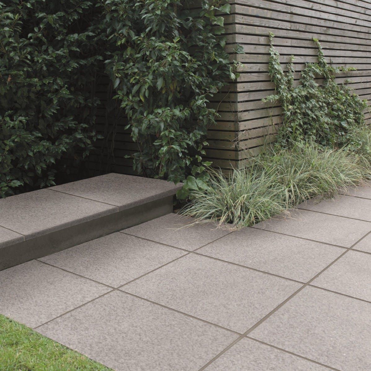BRADSTONE NATURAL GRANITE PAVING 300 x 300 x 25mm SILVER GREY 66566