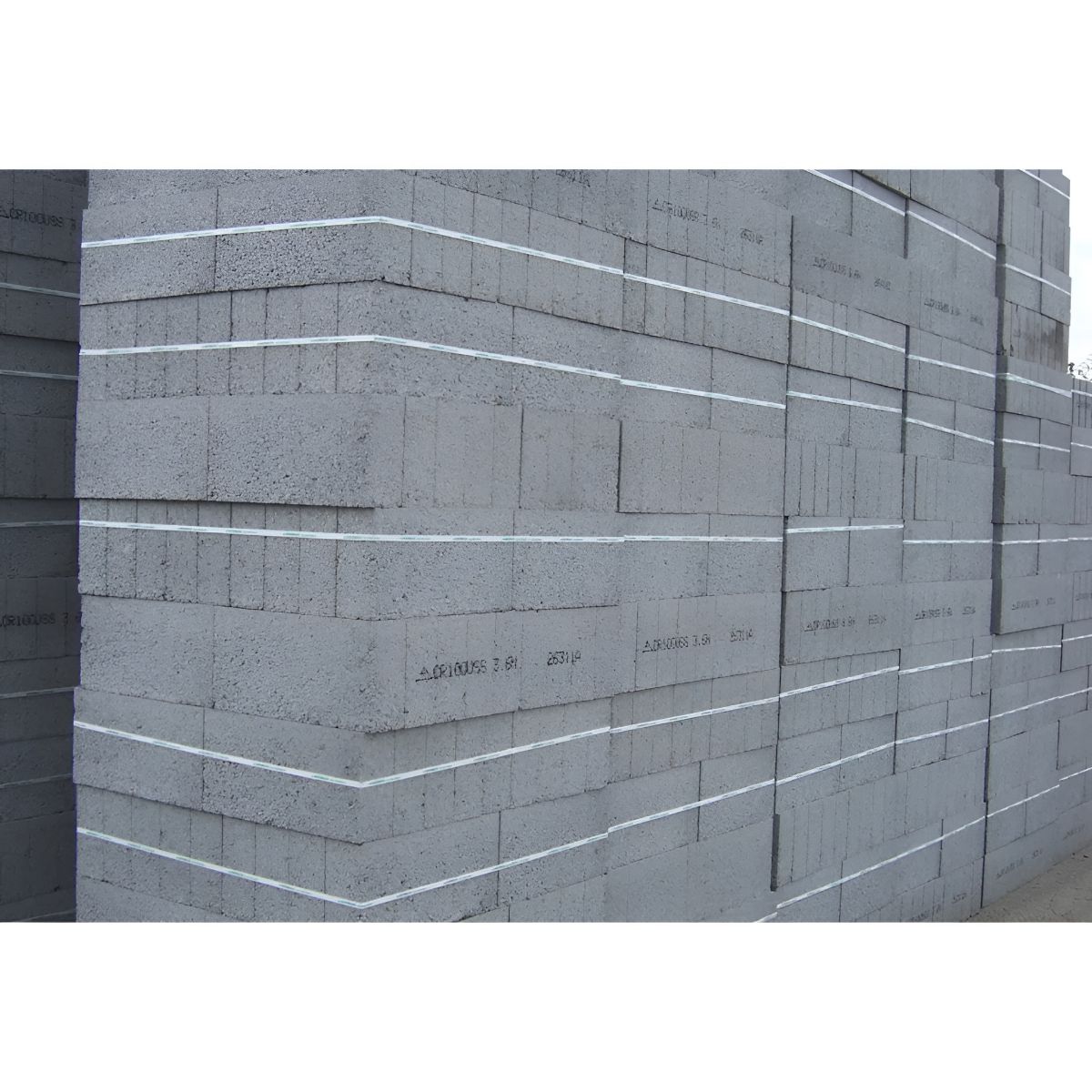 Holcim Masterlite Ultra Lightweight Solid Concrete Block 440 x 215 x 100mm 3.6N (90 Pack)