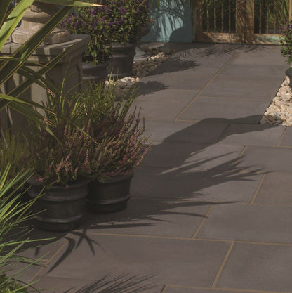 BRADSTONE AGED RIVEN PAVING PATIO PACK 9.72m2 DARK GREY 22773