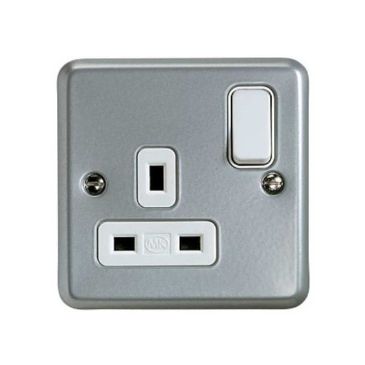 WEW 1-GANG DOUBLE POLE SWITCHED MEDAL CLAD SOCKET 13a DUAL EARTH ALUMINIUM K2977ALM
