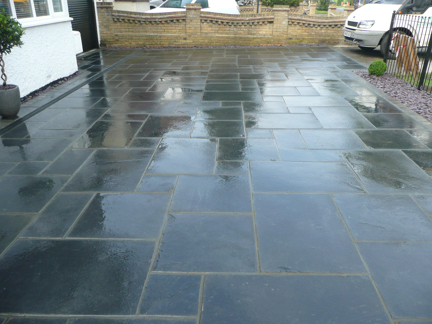 Black Limestone Paving Slabs Patio Pack (~15m2/Pack)