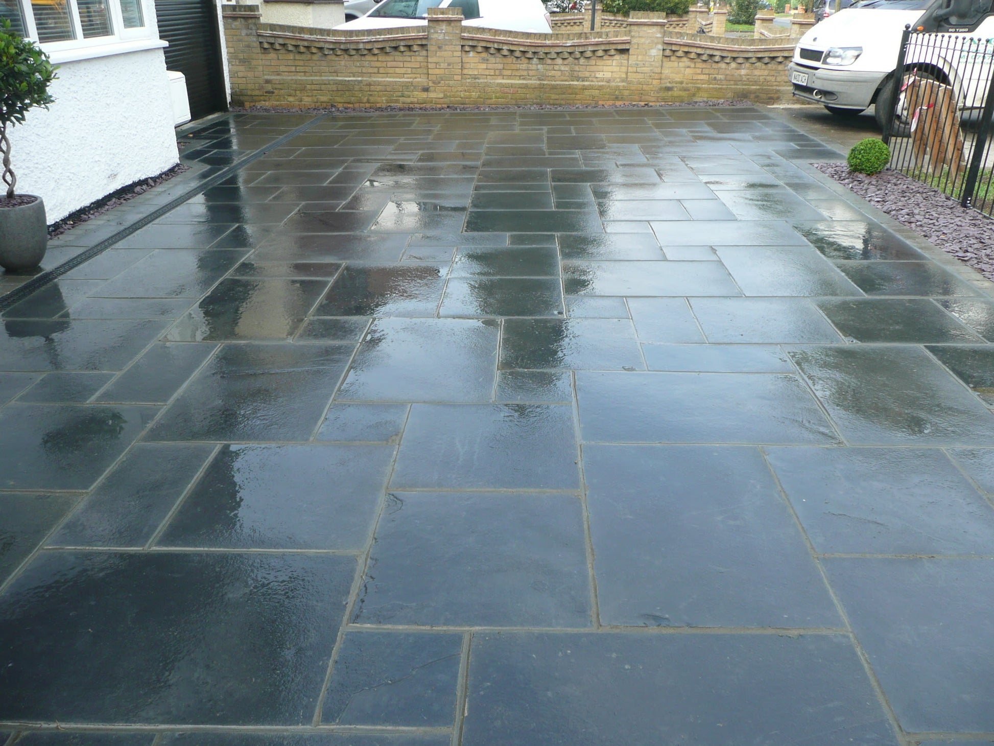 Black Limestone Paving Slabs Patio Pack (~15m2/Pack)