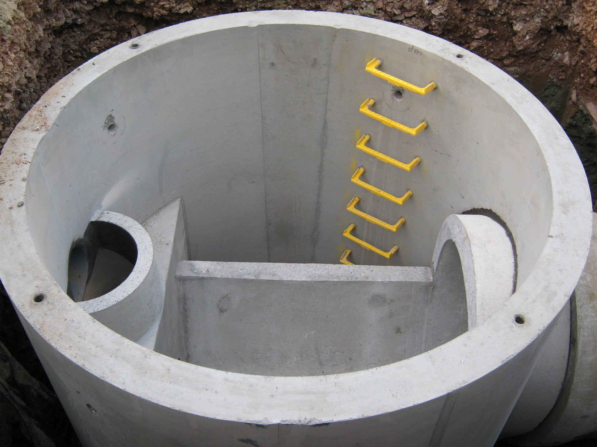 CPM CONCRETE LOOSE DOUBLE RUNG STEP IRON FOR PCC CHAMBER RING 100228