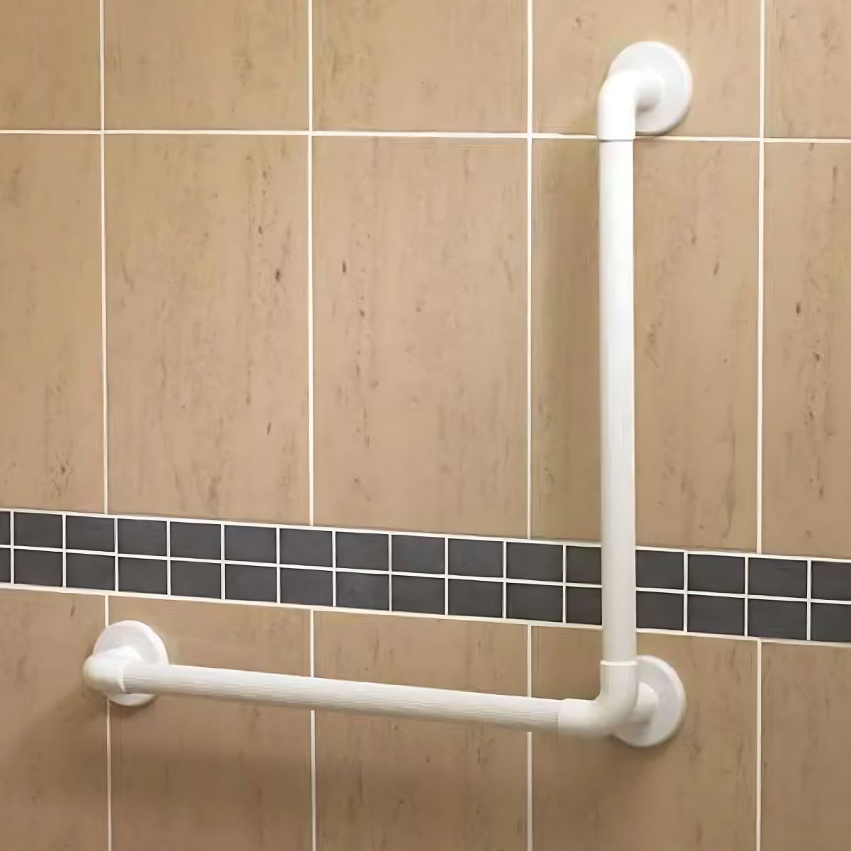 AKW 01410WH FLUTED PLASTIC GRAB RAIL 32 x 450mm WHITE