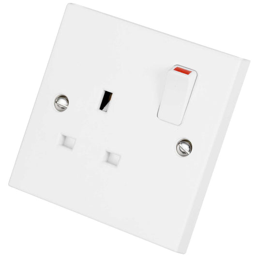 BG 900 Series 13A 1 Gang Switched Socket White