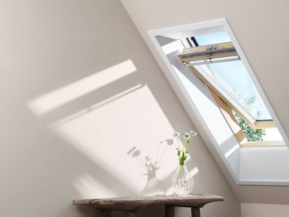 Velux GGL CK02 3070 Centre Pivot Roof Window 70-Pane 55 x 78cm Lacquered Pine