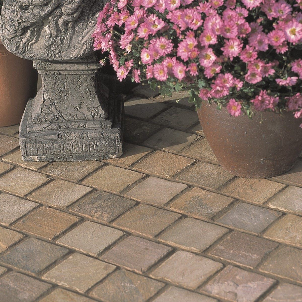 BRADSTONE NATURAL SANDSTONE SETTS 100 x 100 x 30-45mm SILVER GREY 23164