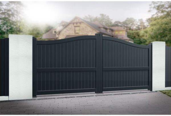 DOUBLE DRIVEWAY GATE CURVED TOP 3000 x 1800mm VERTICAL INFILL BLACK RMG004DG-03