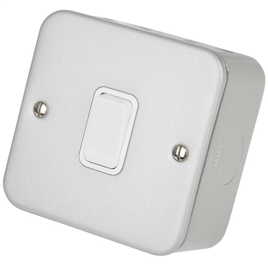 Deta 10A 1 Gang 2 Way Light Switch Metal Clad