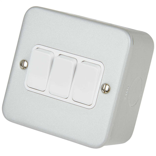 Deta 10A 3 Gang 2 Way Light Switch Metal Clad