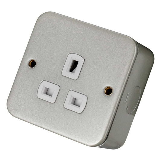 Deta 13A 1 Gang Unswitched Socket Metal Clad