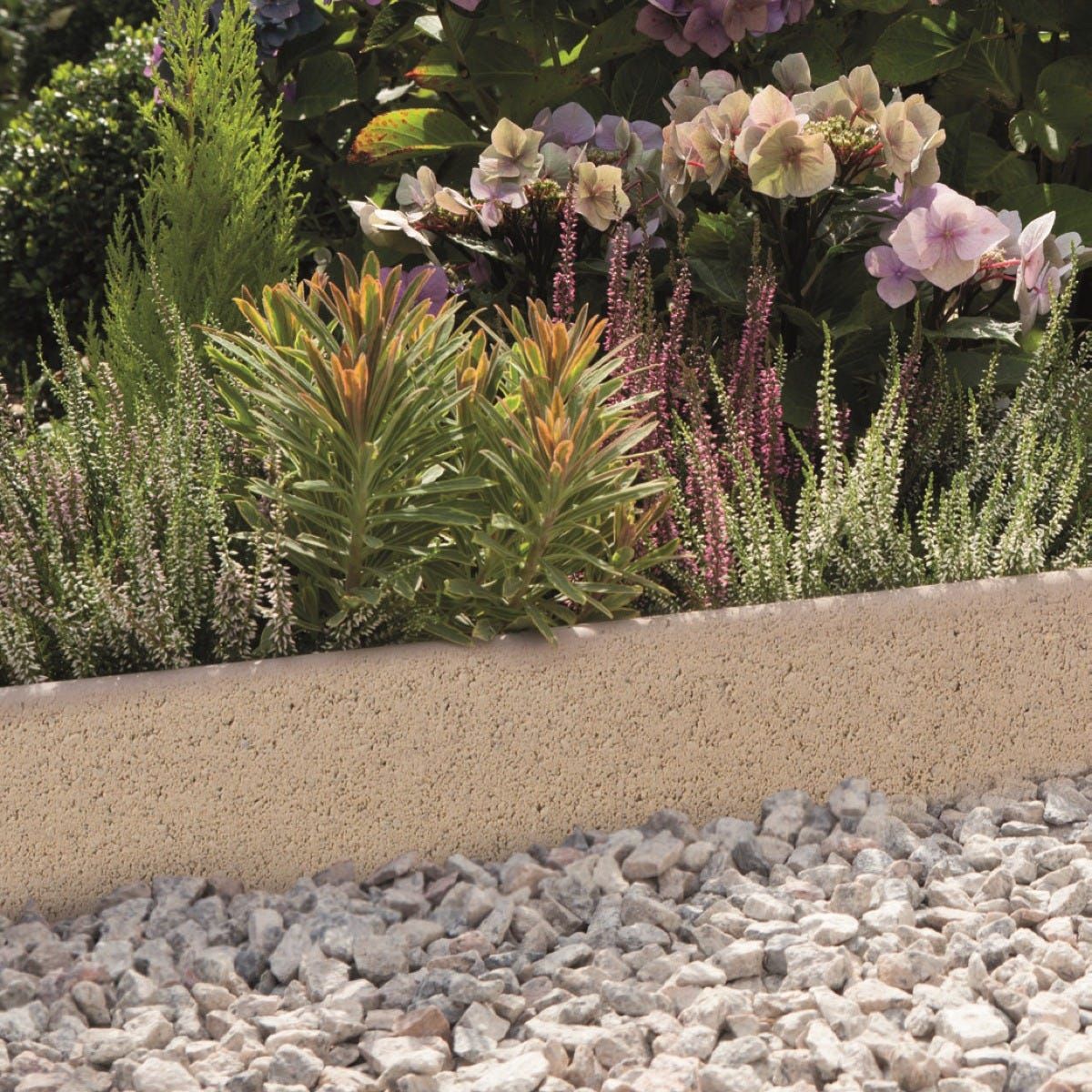 BRADSTONE ROUND TOP EDGING 150 x 50 x 600mm BUFF 20326