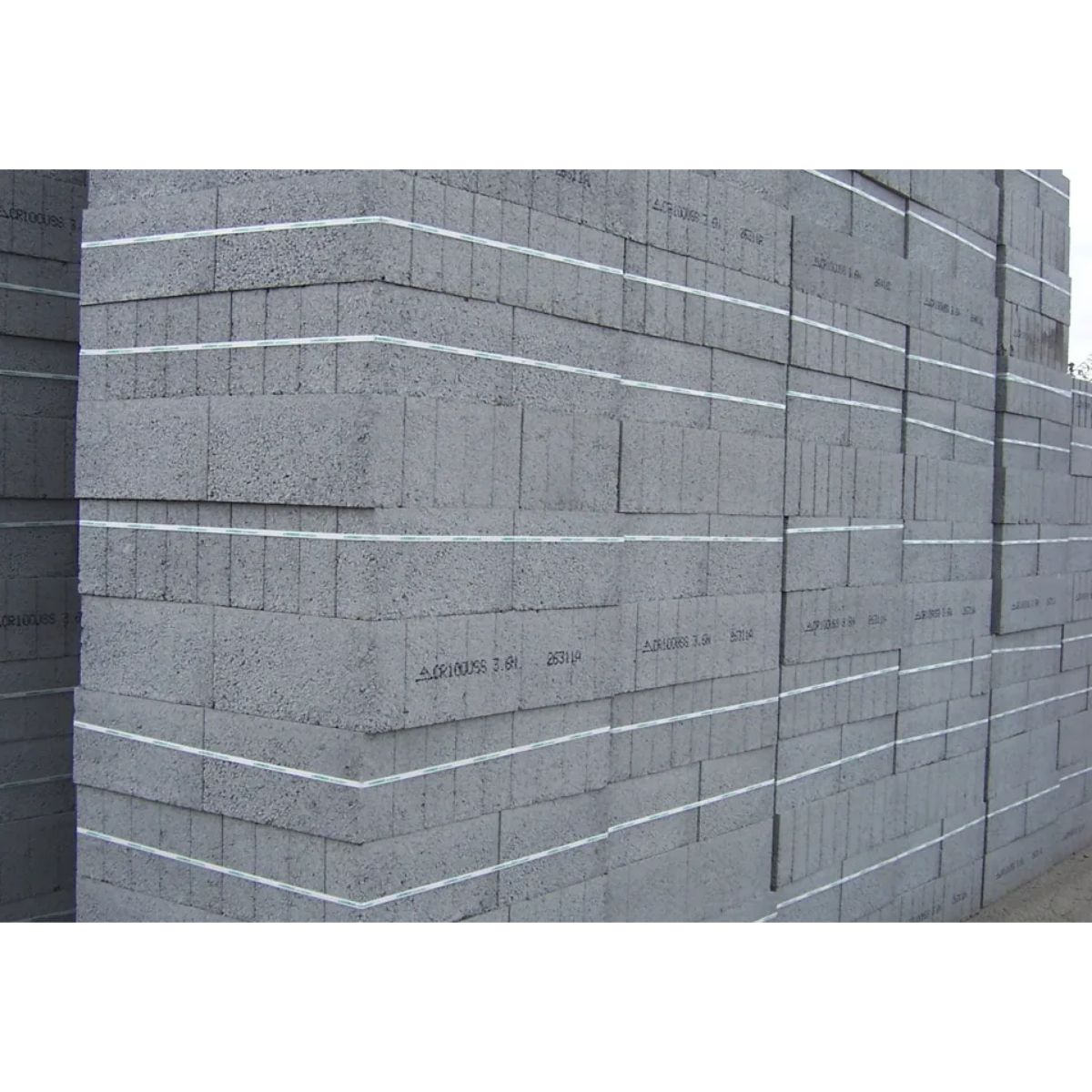 Holcim Masterlite Ultra Lightweight Solid Concrete Block 440 x 215 x 100mm 3.6N (90 Pack)