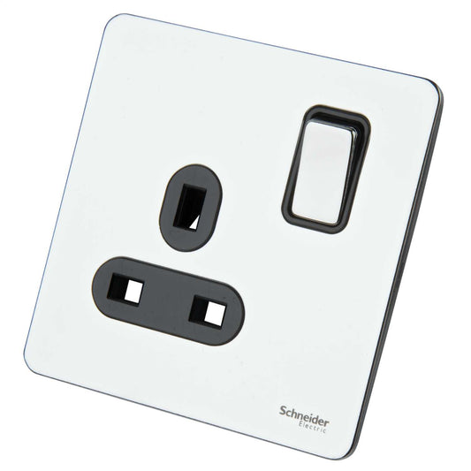 Schneider GET Ultimate 13A DP 1 Gang Screwless Switched Socket Black Insert Polished Chrome