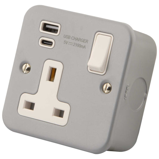M2 Metal 13A 1 Gang Switched Socket with 1 x Type A and 1 x Type C USB Outlet Metal Clad