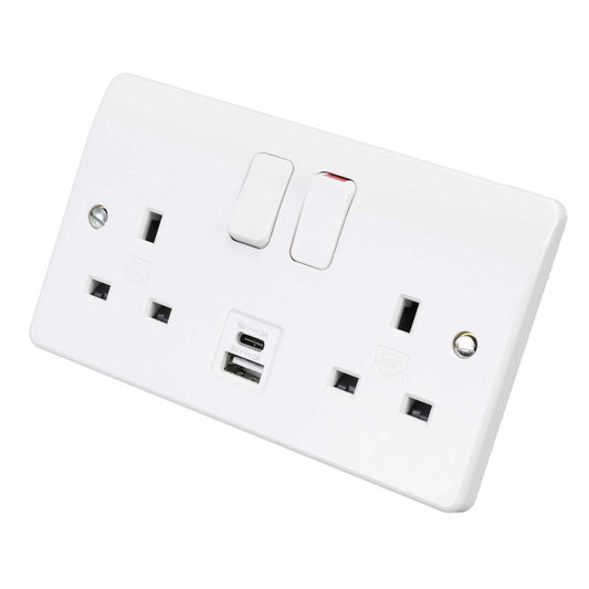 MK Logic Plus 13A 2 Gang Switched Socket with 1 x Type A and 1 x Type C USB Outlets White