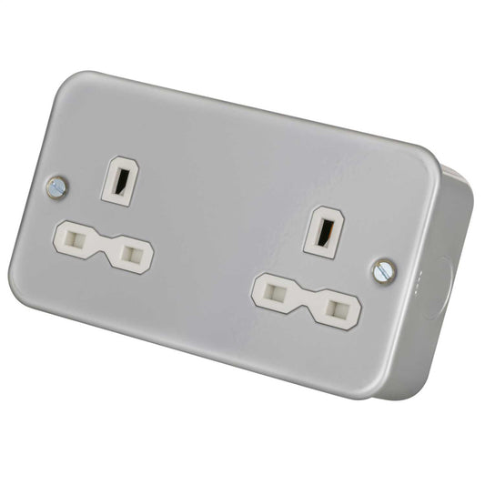 Knightsbridge 13A 2 Gang Unswitched Socket Metal Clad