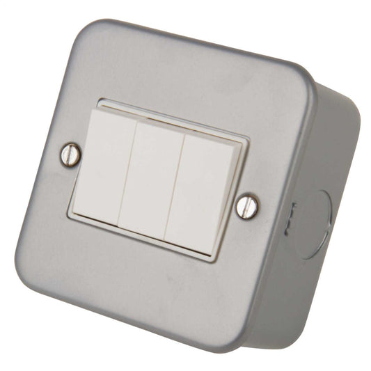 LGA Selectric 10A 3 Gang 2 Way Light Switch Metal Clad